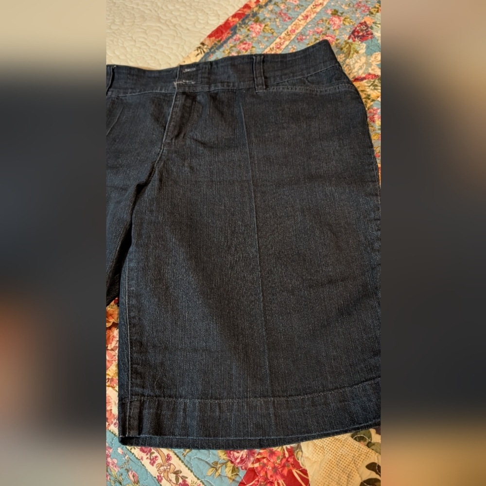CJ Banks Denim Bermuda Shorts. Size 18W